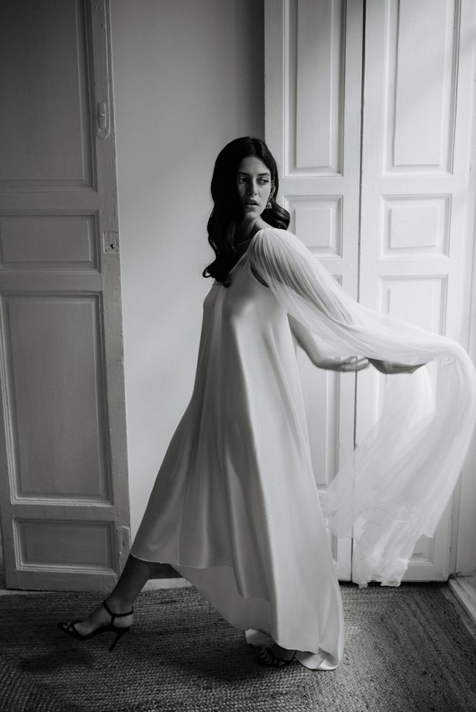 Noir et Blanc vestido lencero plisado