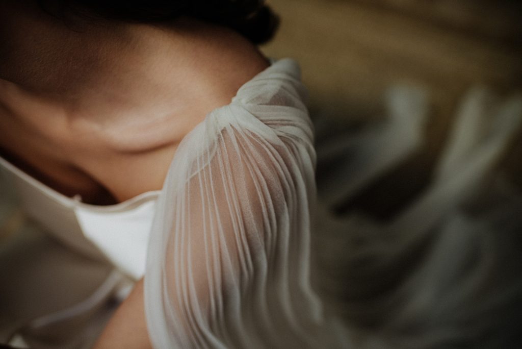 novia capa plisada