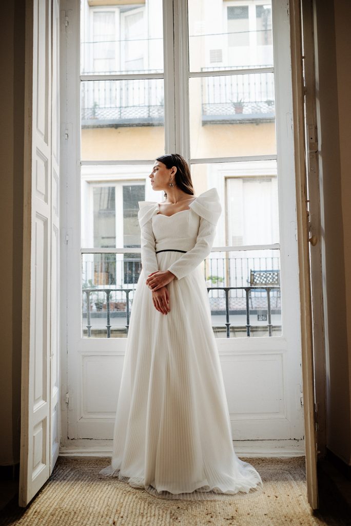  Vestido con lazo negro