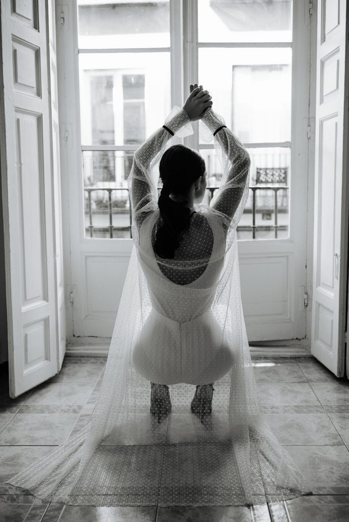 abrigo transparente novia