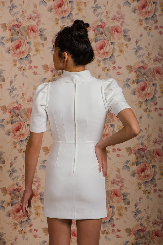 Vestido corto novia cuello