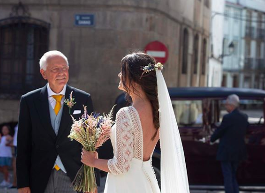 Manga encaje de bolillos novias