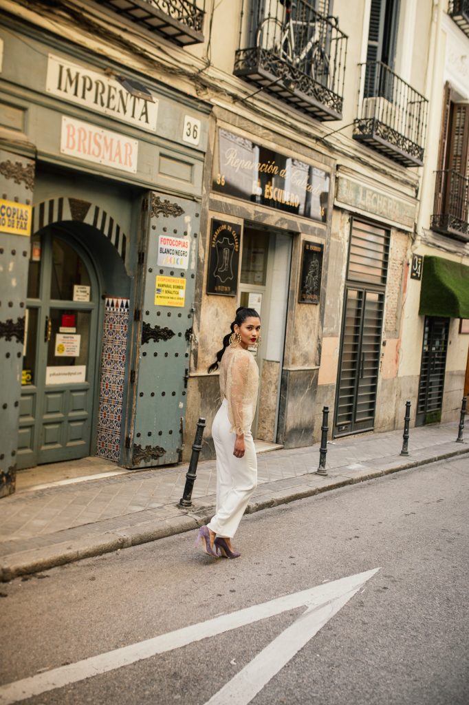 novia pantalones y blusa