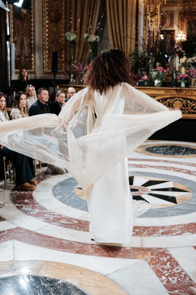 vestido con capa atelier couture lamarye