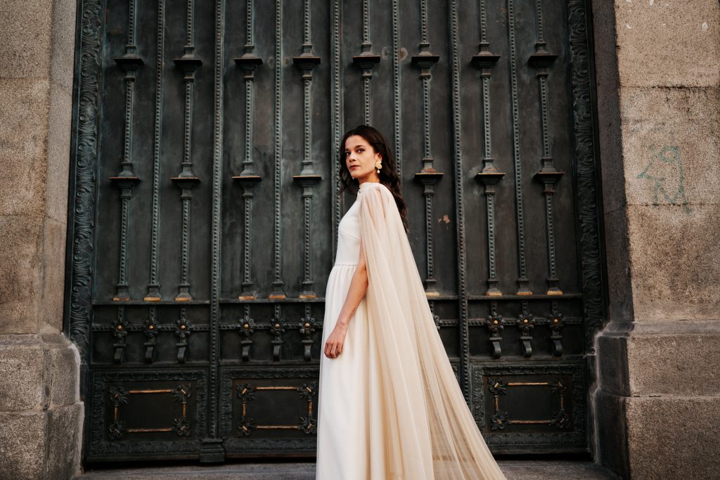 vestido capa novia