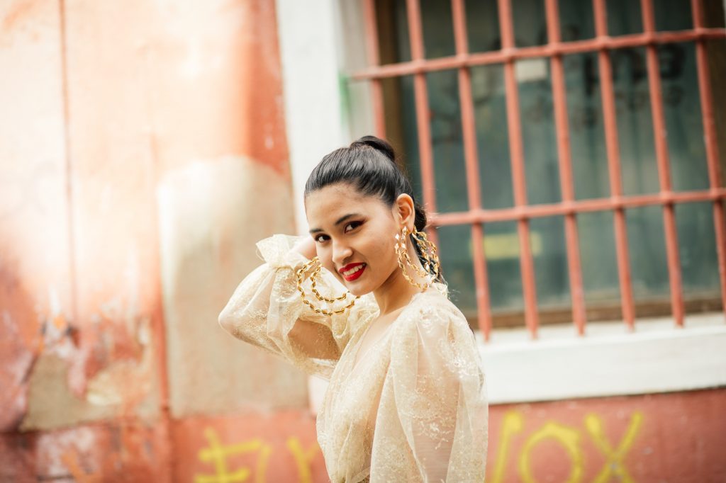blusa novia dorada