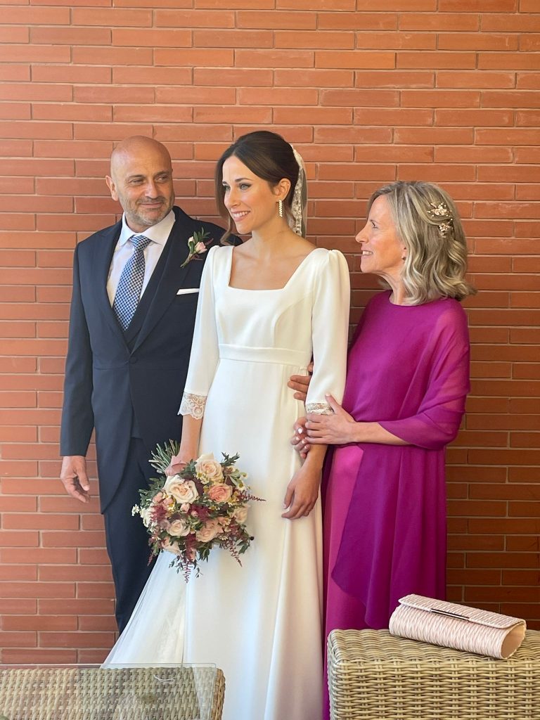 vestido escote cuadrado novia