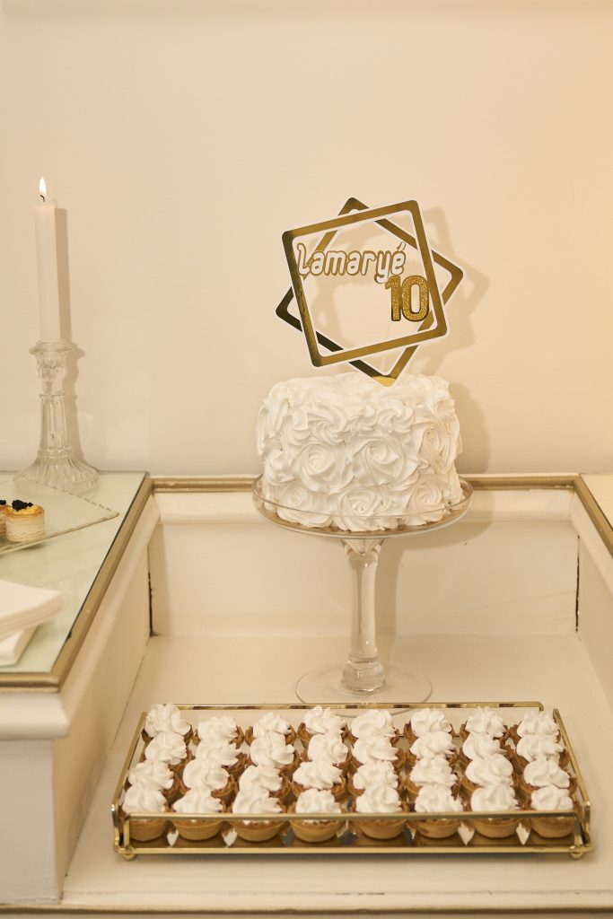 tarta décimo aniversario lamaryé dulces & co