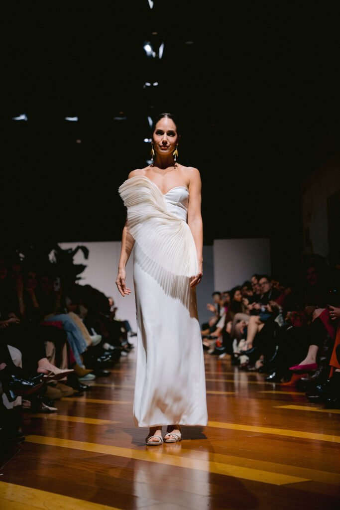 vestido detalle abanico novia